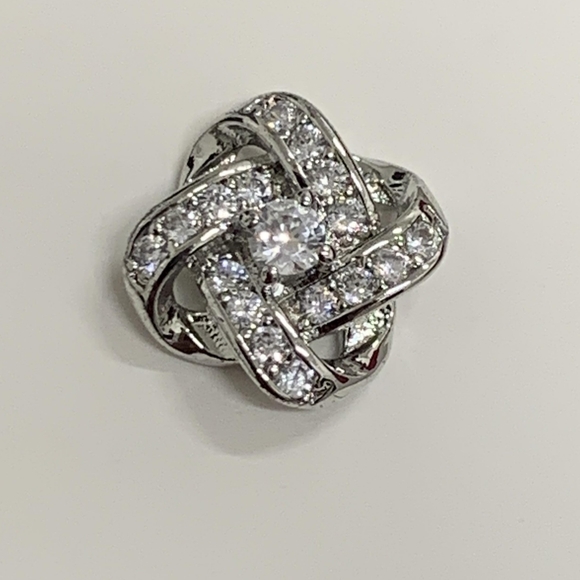 Knot Earrings - Picture 2 of 2